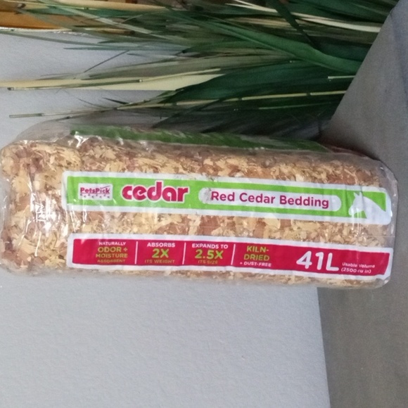 New! PETS PICK Red Cedar Bedding 41 Liters / Odor Control. - Picture 4 of 9